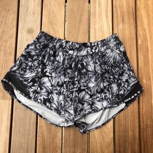 Lululemon Hotty Hot Short